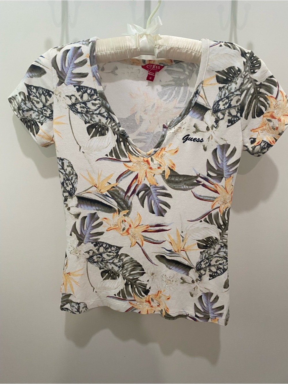 GUESS Women's White Tropical Floral V-Neck Tee